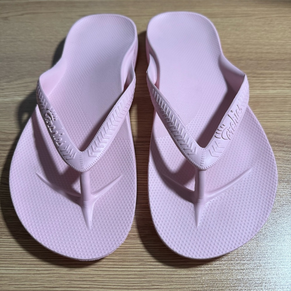 Archies Pink Flip Flops Thong Sandals Women’s Size 9
